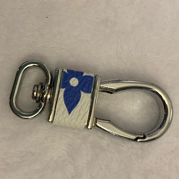 Luxury Key Clasp With Authentic Leather Piece - Picture 1 of 4